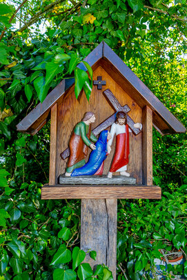 Thumbnail: 04 Jesus trifft seine Mutter _JA 32134 Kreuzweg im neuen Friedhof Hohenried.jpg